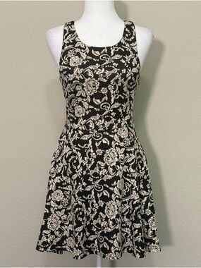 Fora Black and Cream Floral Damask Jacquard Floral Skater Mini Dress Size S